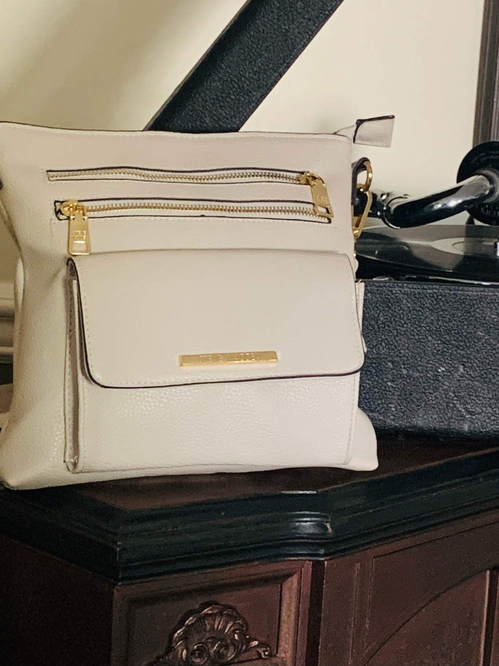 Authentic Steve Madden Cream Pebbled Crossbody Bag with Gold Hardware.